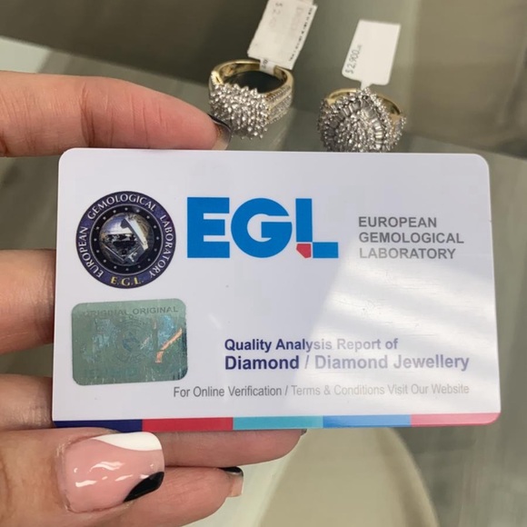 Diamond ring💎10k,size 8 they are no zircons come with it’s certificate - Picture 7 of 7